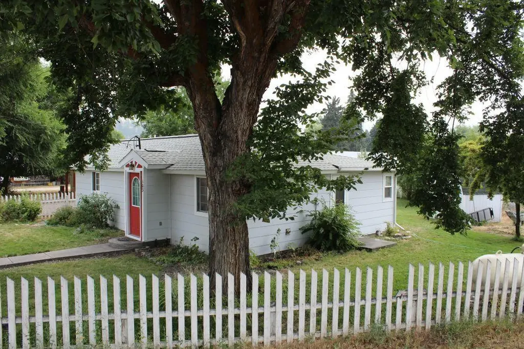 603 S Willis Street Plains MT 59859