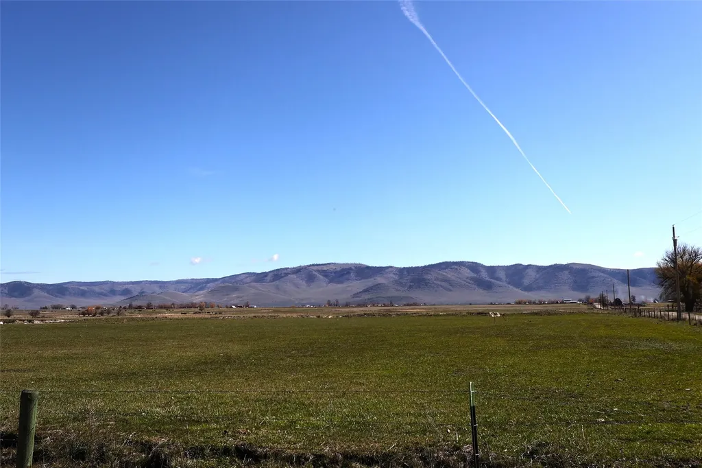 190 Patton Road Lonepine MT 59848