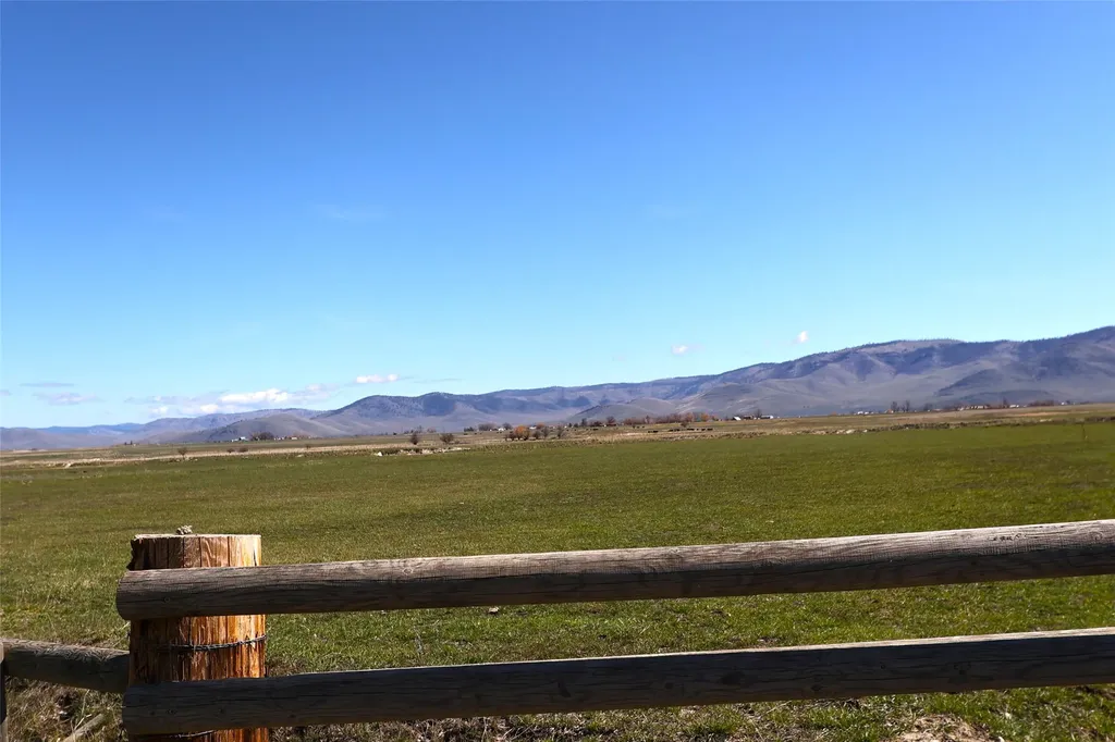 190 Patton Road Lonepine MT 59848