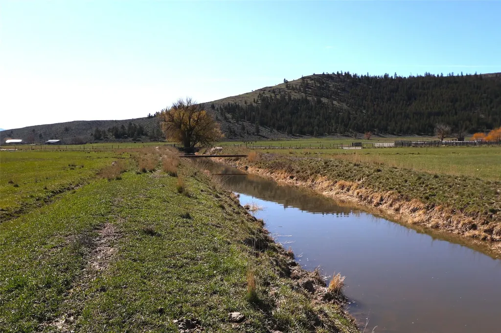 190 Patton Road Lonepine MT 59848