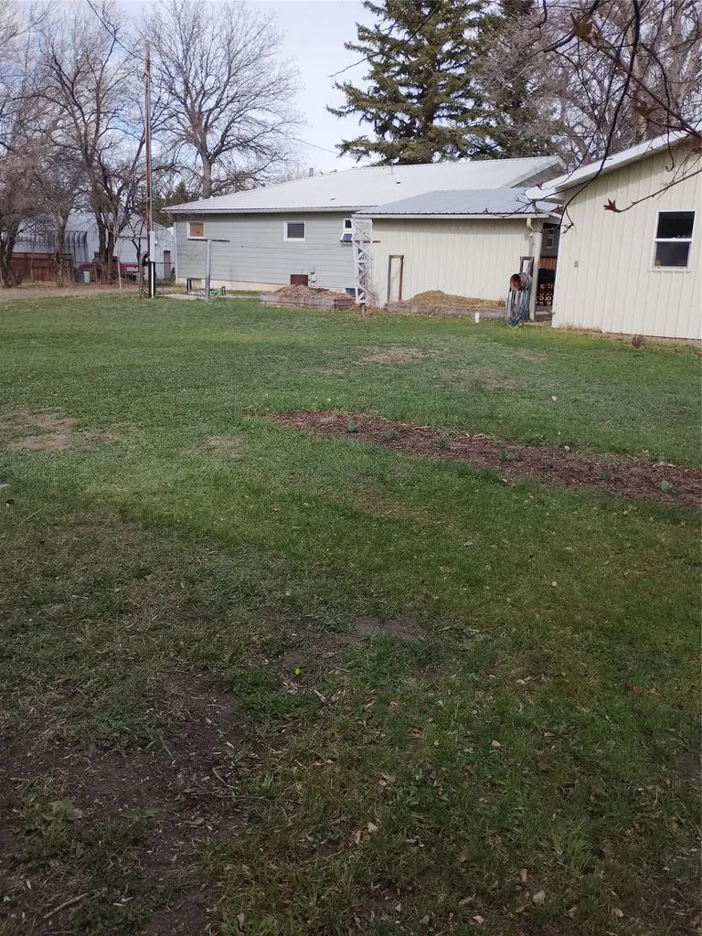 190 N Floweree Avenue Cascade MT 59421