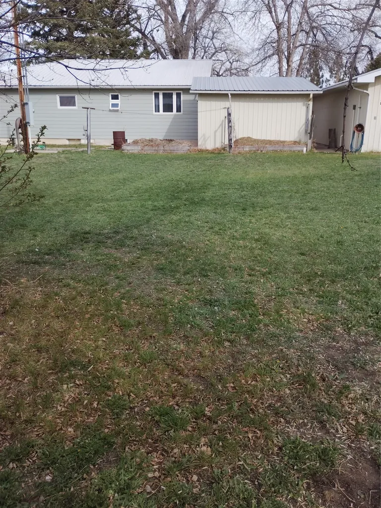 190 N Floweree Avenue Cascade MT 59421