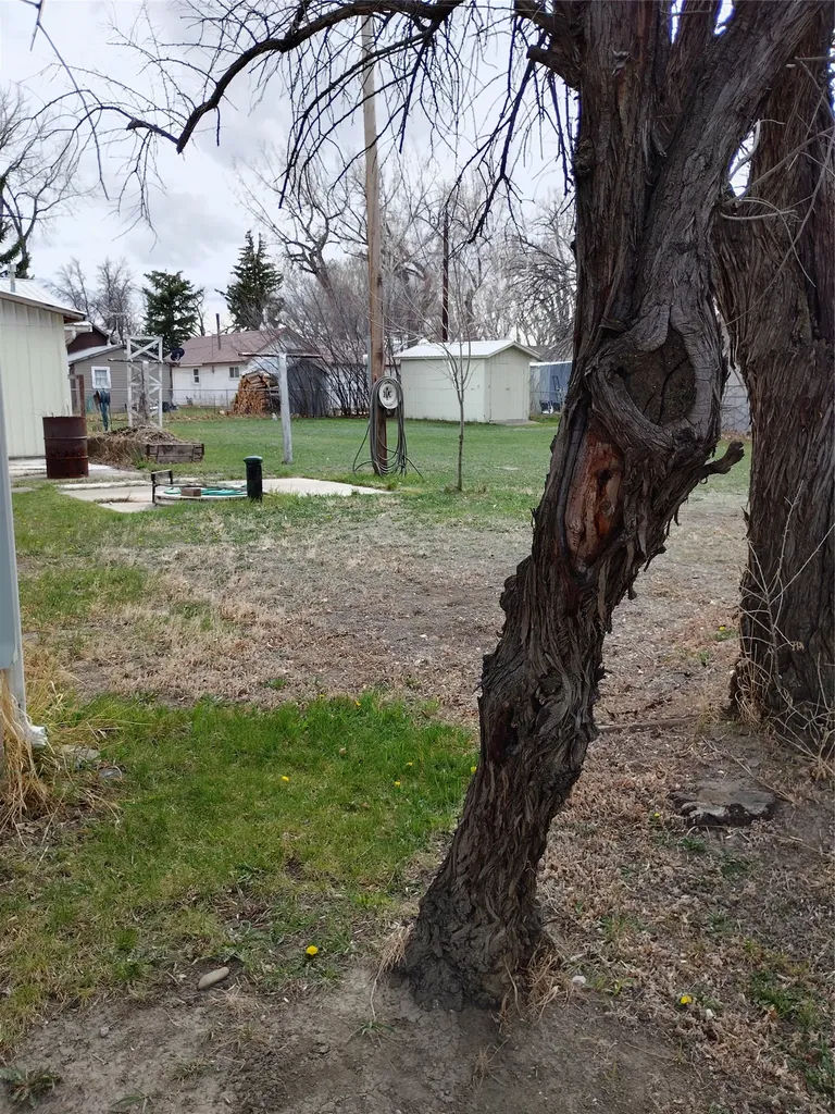 190 N Floweree Avenue Cascade MT 59421
