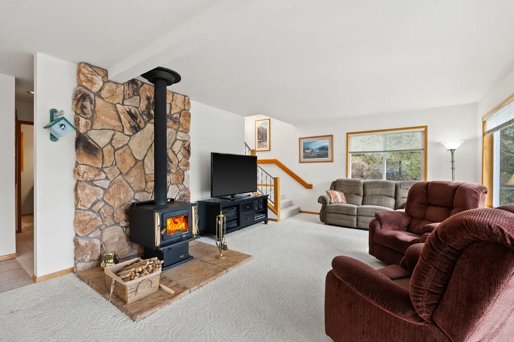 21019 Park Lane Rollins MT 59931