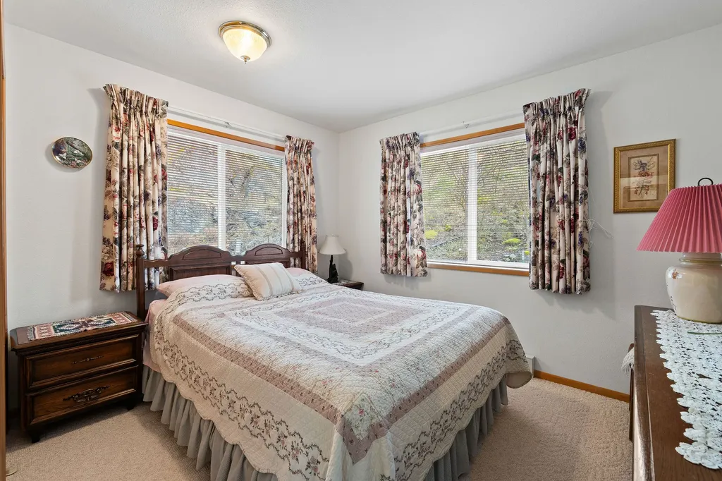 21019 Park Lane Rollins MT 59931