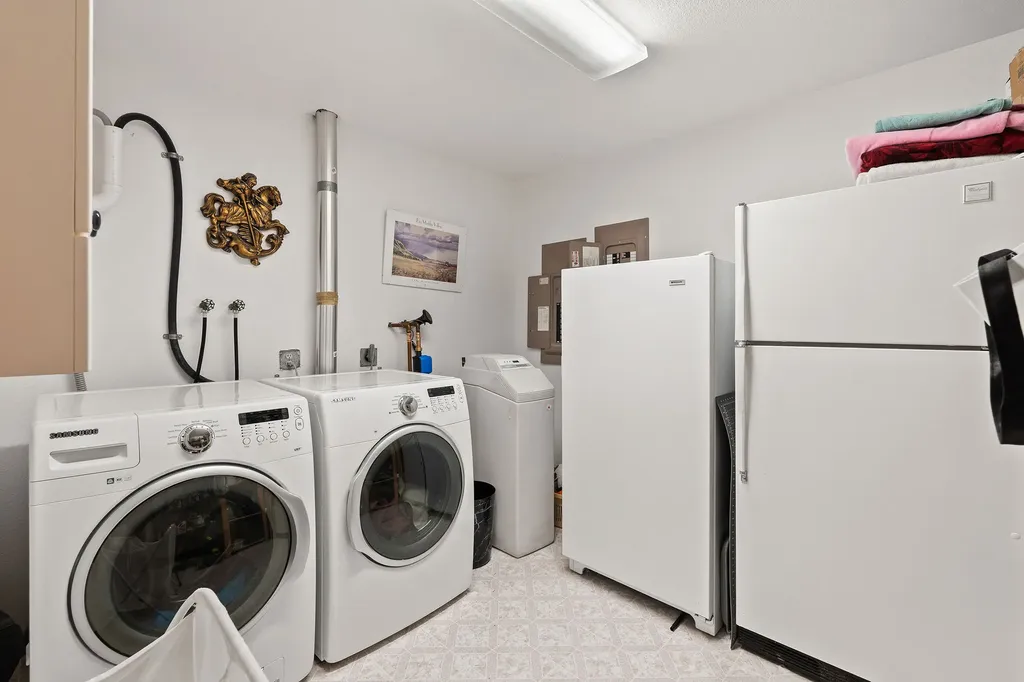 21019 Park Lane Rollins MT 59931