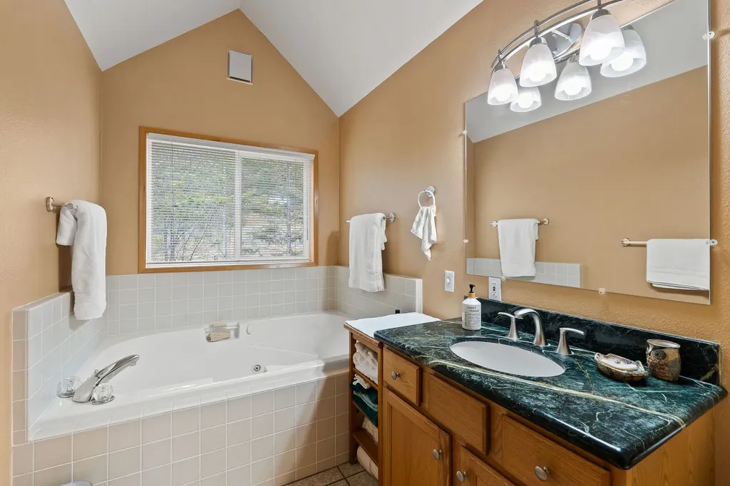 21019 Park Lane Rollins MT 59931