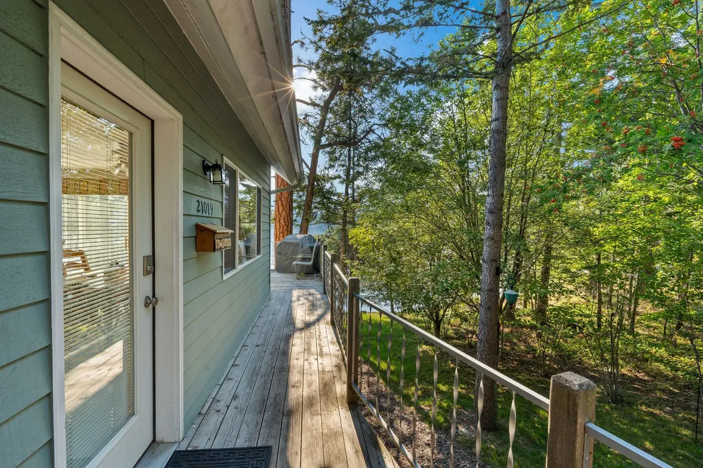21019 Park Lane Rollins MT 59931