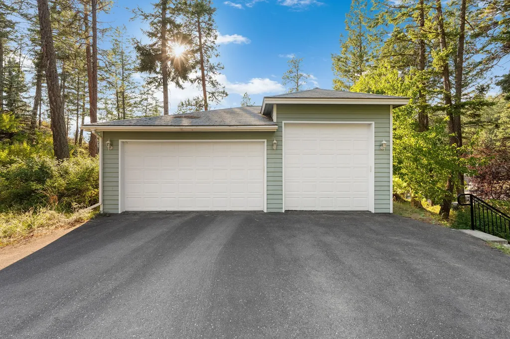 21019 Park Lane Rollins MT 59931