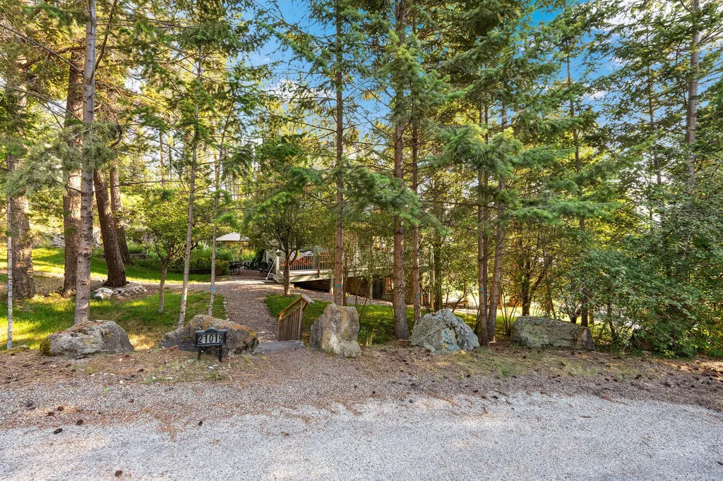 21019 Park Lane Rollins MT 59931