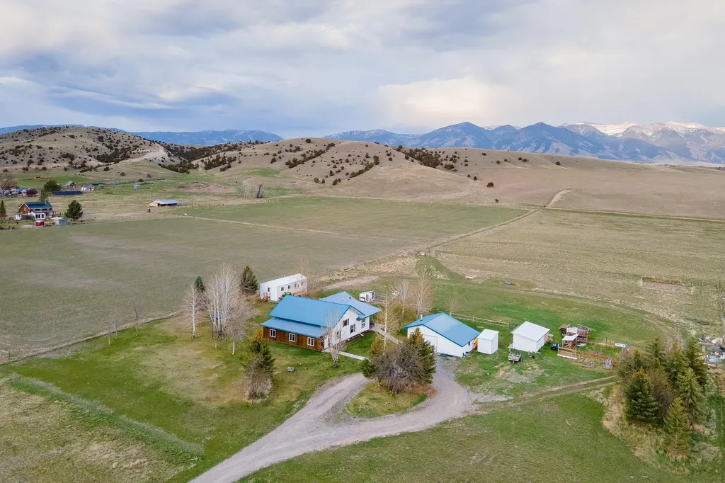 9150 Dry Creek Road Belgrade MT 59714