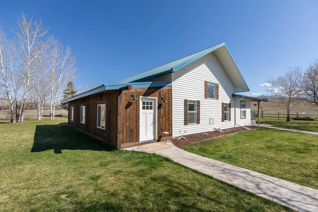 9150 Dry Creek Road Belgrade MT 59714