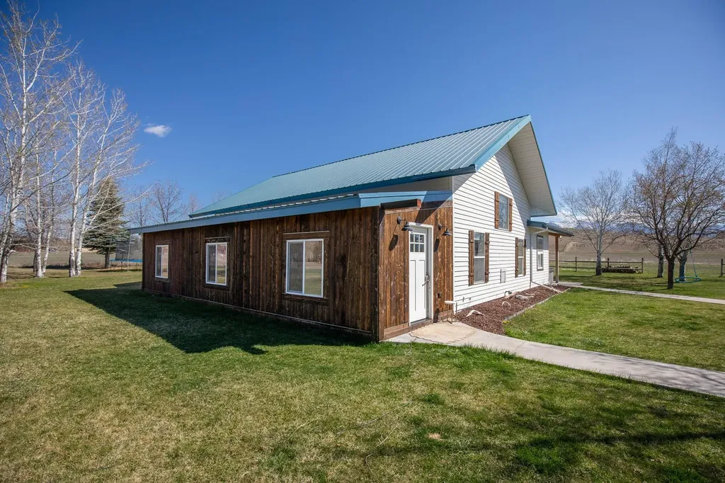 9150 Dry Creek Road Belgrade MT 59714