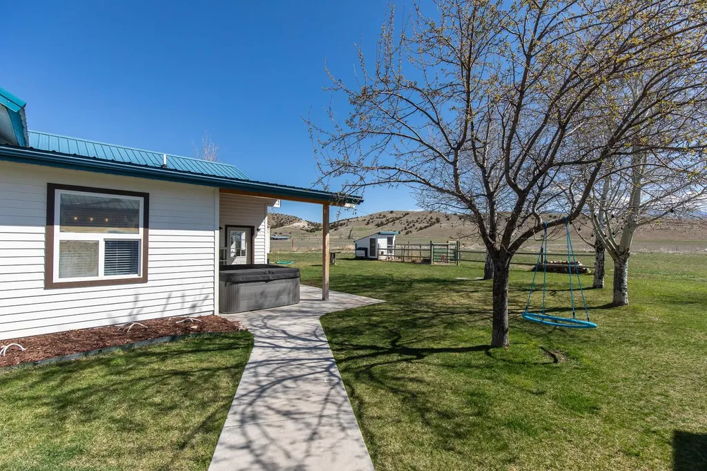 9150 Dry Creek Road Belgrade MT 59714
