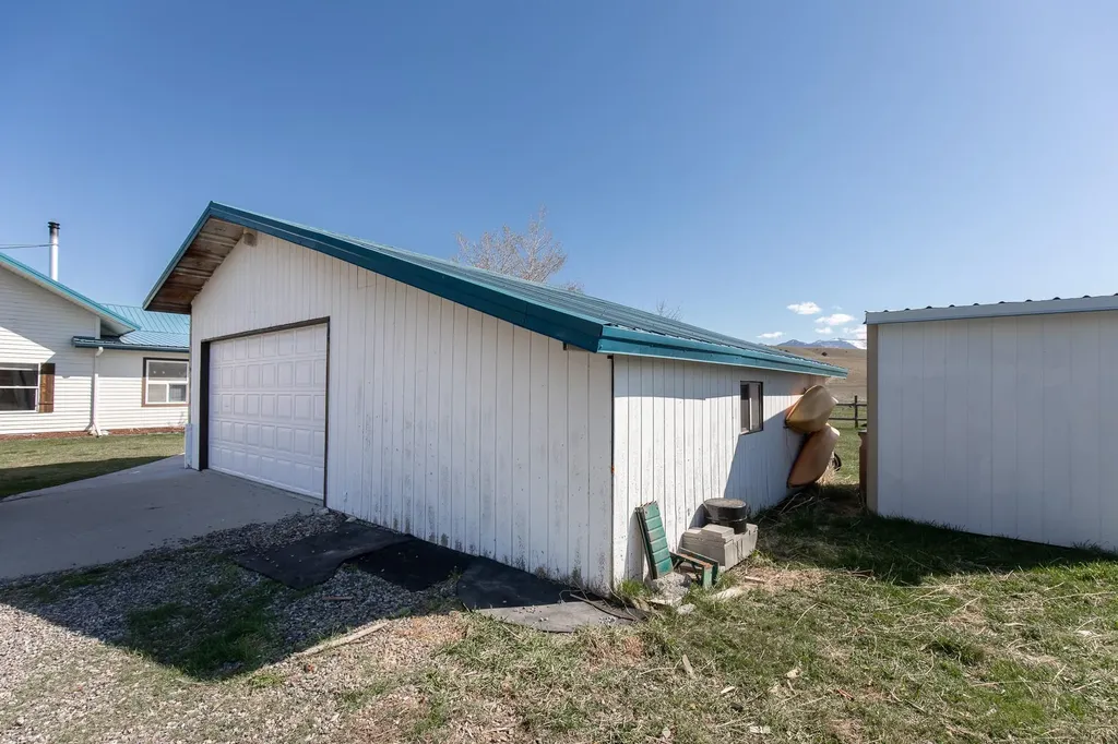 9150 Dry Creek Road Belgrade MT 59714