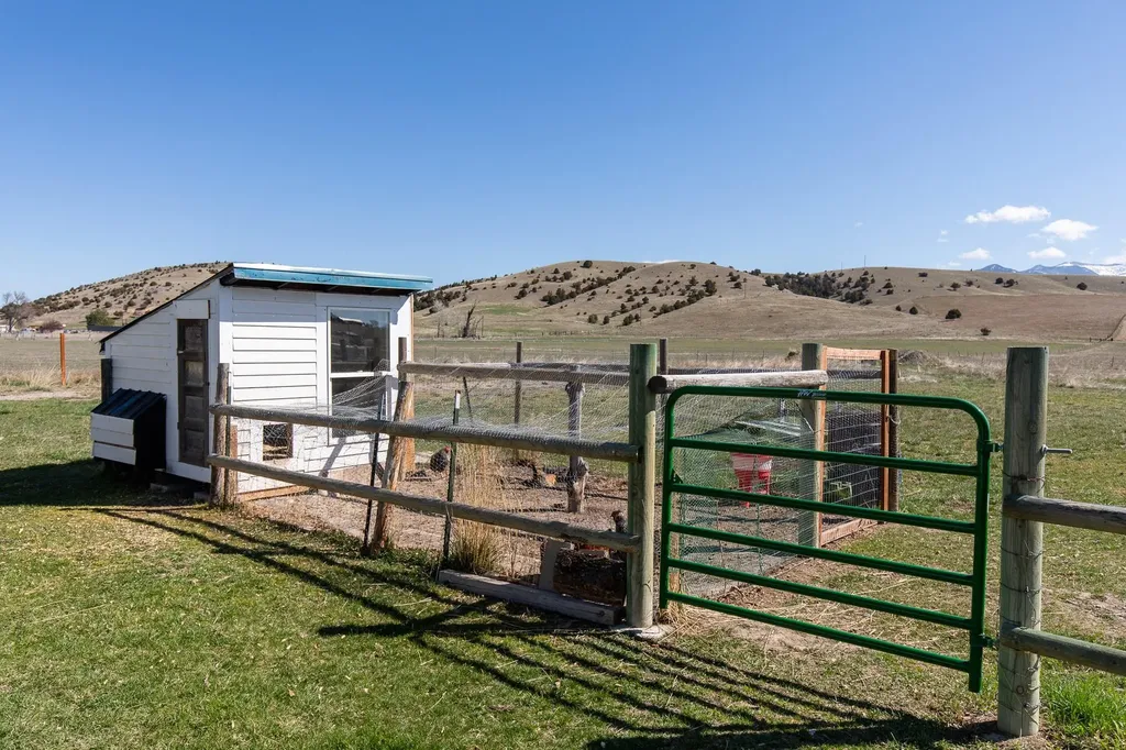 9150 Dry Creek Road Belgrade MT 59714