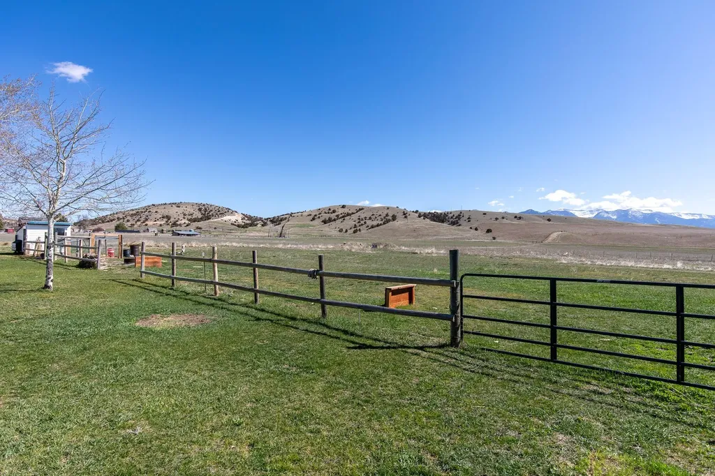 9150 Dry Creek Road Belgrade MT 59714
