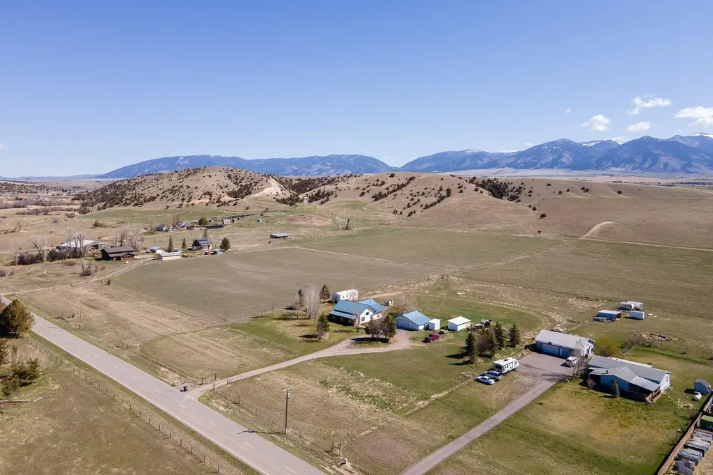 9150 Dry Creek Road Belgrade MT 59714