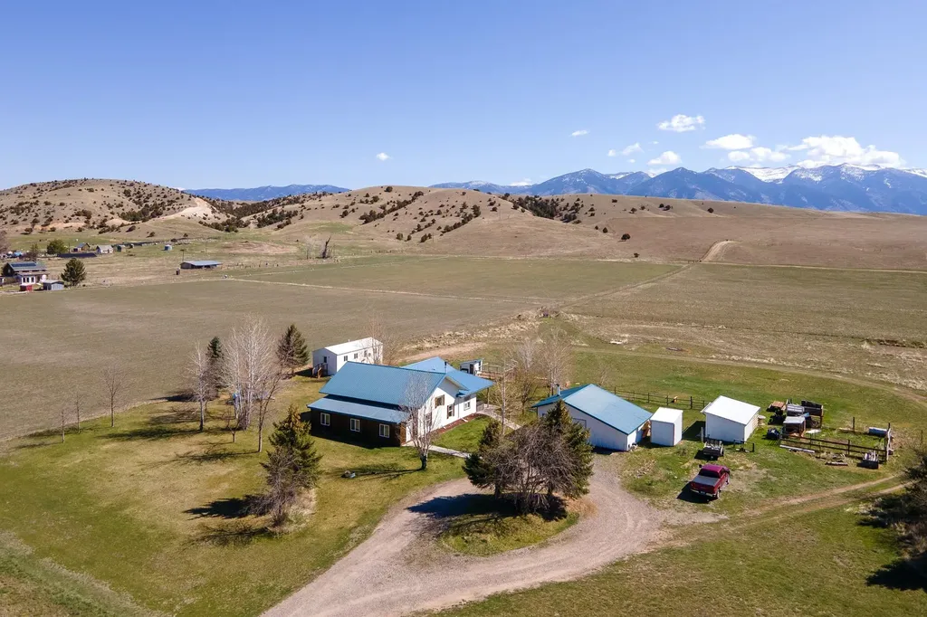 9150 Dry Creek Road Belgrade MT 59714