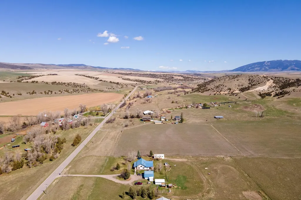 9150 Dry Creek Road Belgrade MT 59714
