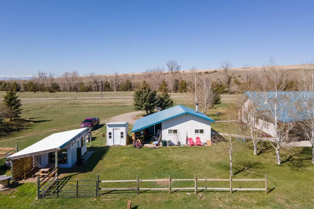 9150 Dry Creek Road Belgrade MT 59714