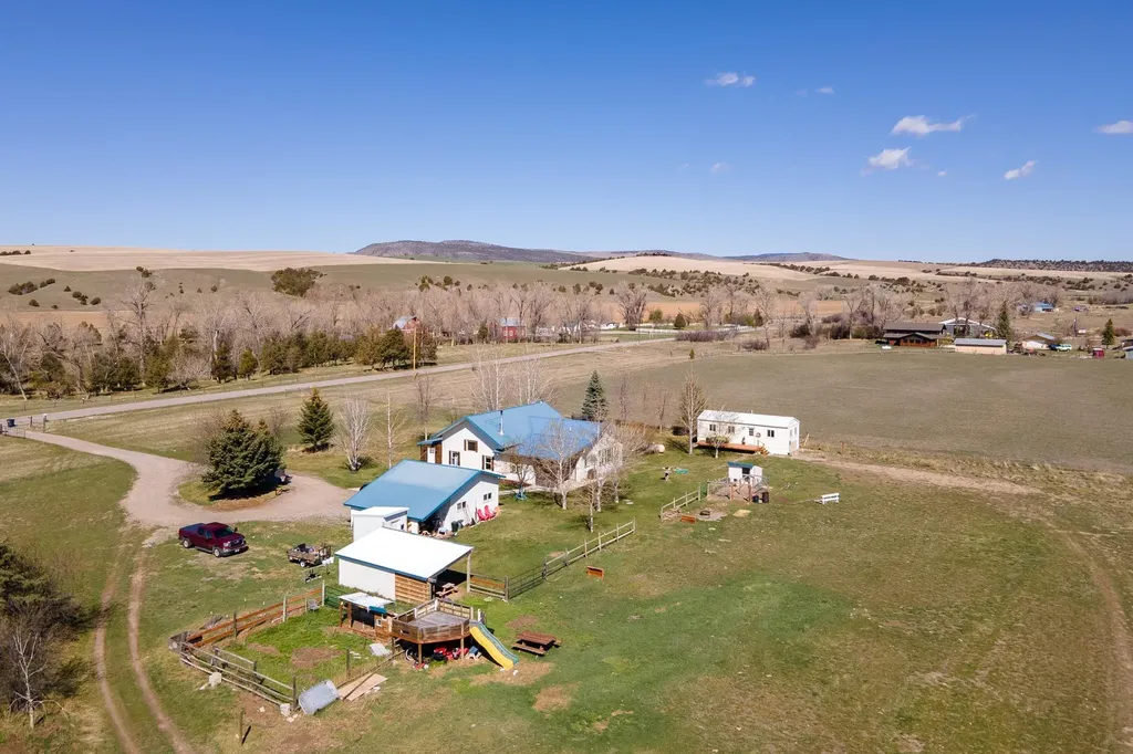 9150 Dry Creek Road Belgrade MT 59714