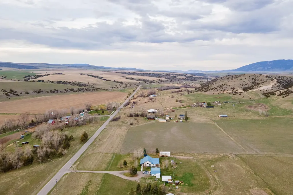 9150 Dry Creek Road Belgrade MT 59714