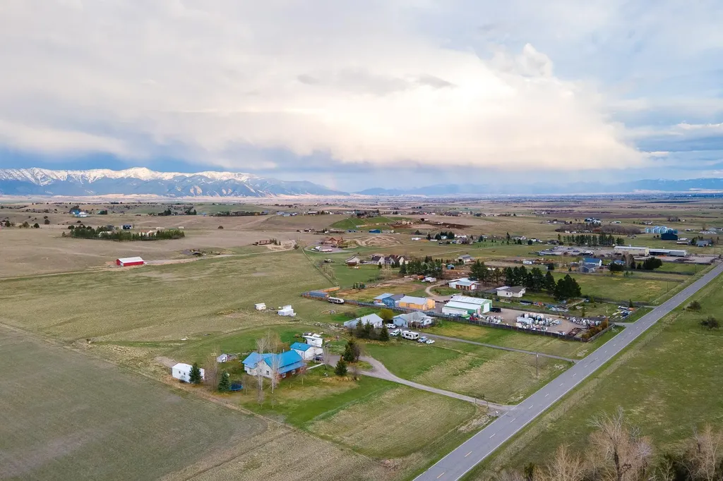 9150 Dry Creek Road Belgrade MT 59714