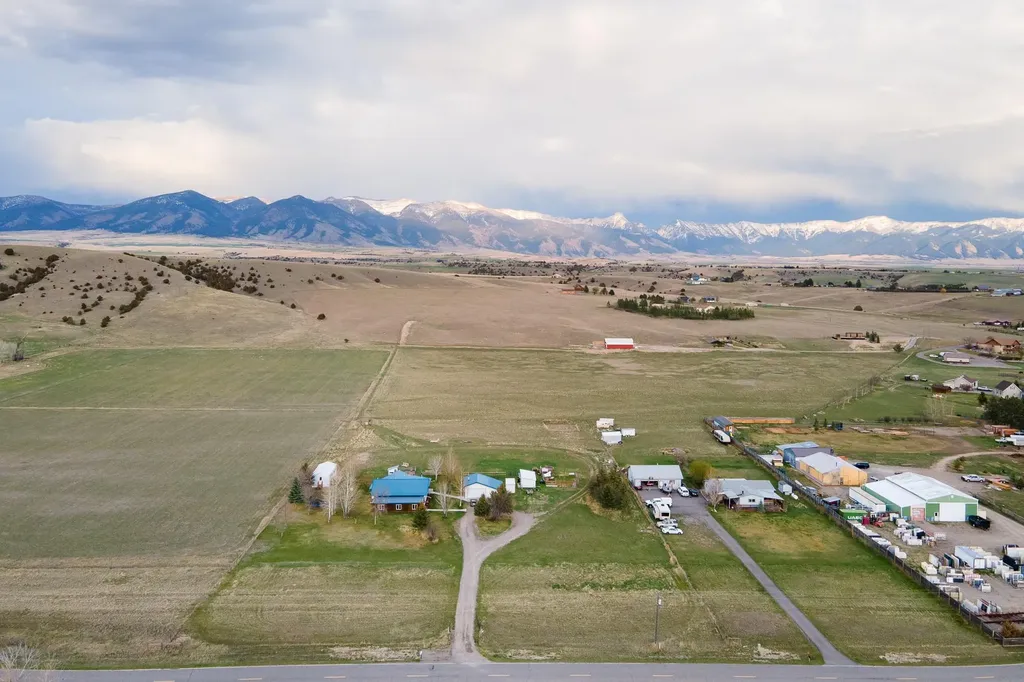 9150 Dry Creek Road Belgrade MT 59714