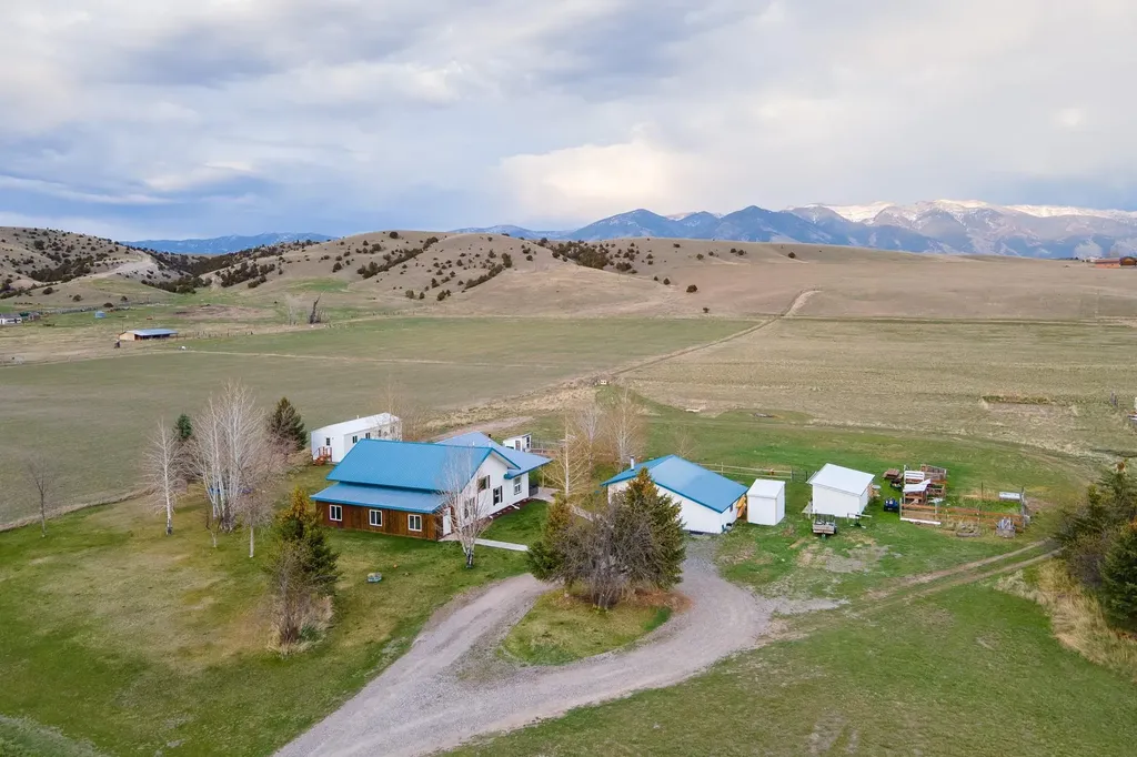 9150 Dry Creek Road Belgrade MT 59714