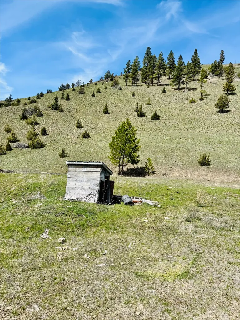 31 Packer Gulch Road Drummond MT 59832