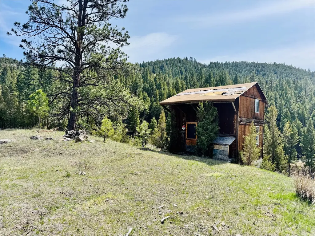 31 Packer Gulch Road Drummond MT 59832