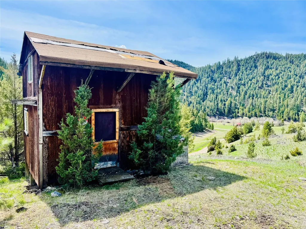 31 Packer Gulch Road Drummond MT 59832