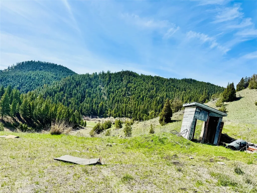31 Packer Gulch Road Drummond MT 59832