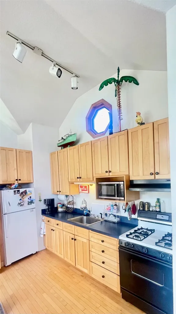 26134 Spinnaker Lane Elmo MT 59915