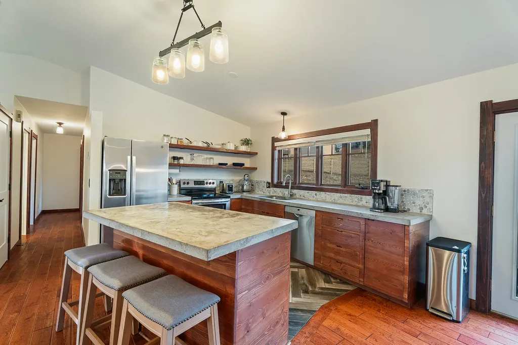 16 Grassy Mountain Road Clancy MT 59634