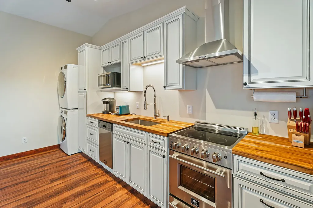 16 Grassy Mountain Road Clancy MT 59634