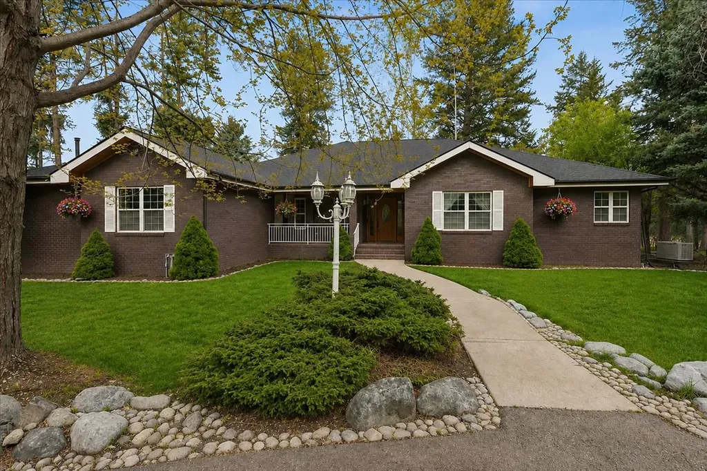 33608 Hilltop Terrace Bigfork MT 59911