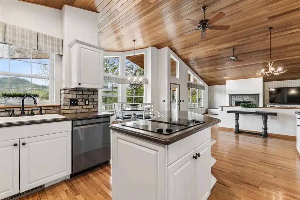 33608 Hilltop Terrace Bigfork MT 59911