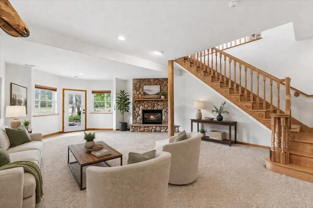 33608 Hilltop Terrace Bigfork MT 59911