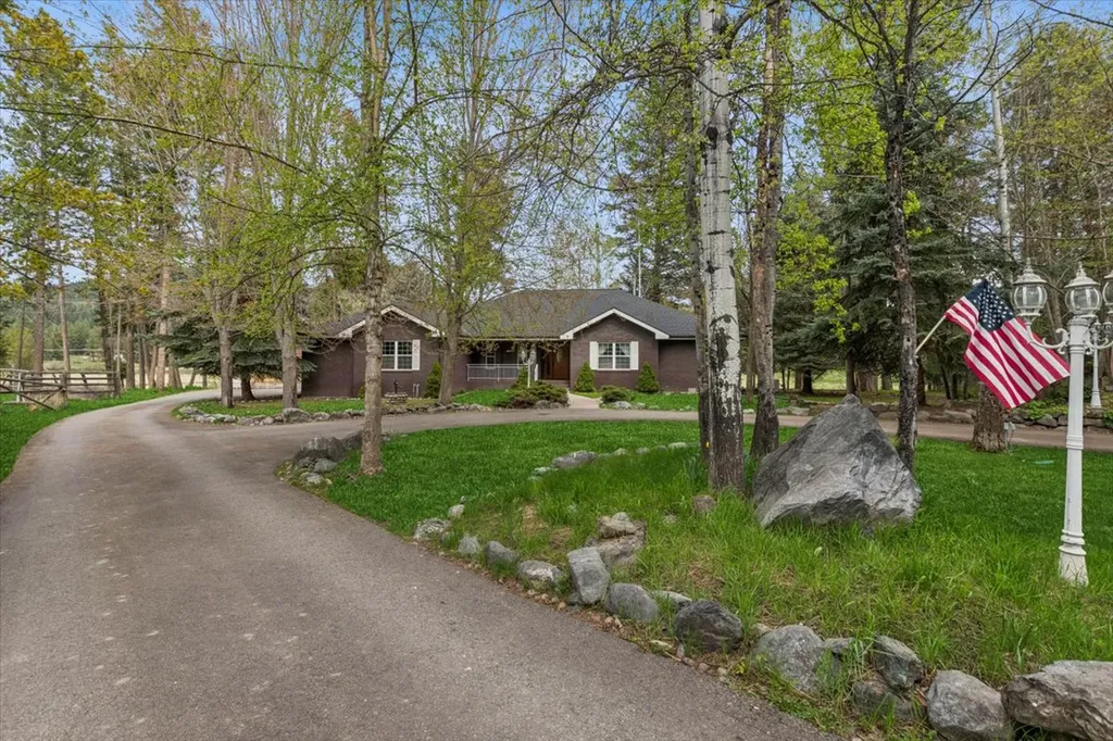 33608 Hilltop Terrace Bigfork MT 59911