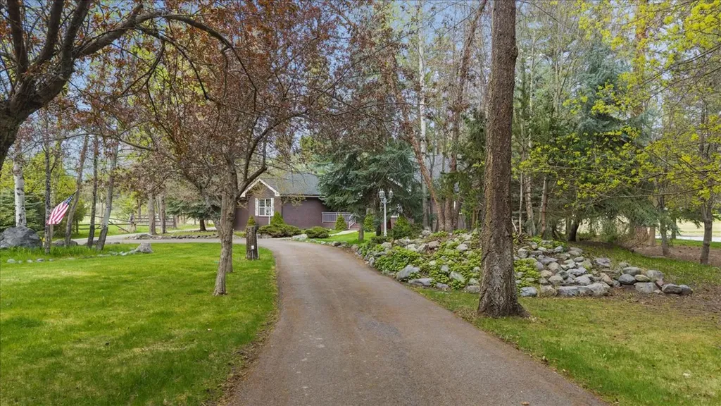 33608 Hilltop Terrace Bigfork MT 59911