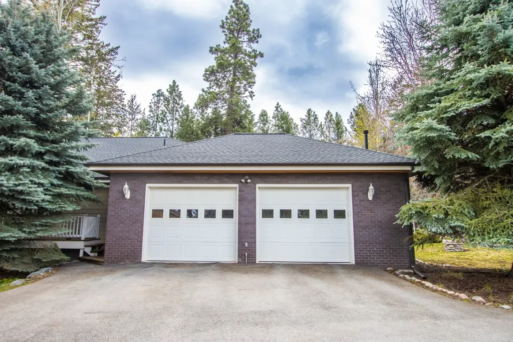 33608 Hilltop Terrace Bigfork MT 59911