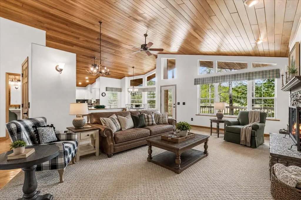 33608 Hilltop Terrace Bigfork MT 59911