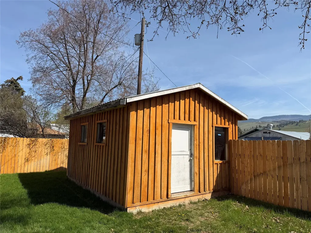 804 S 5th Avenue Plains MT 59859