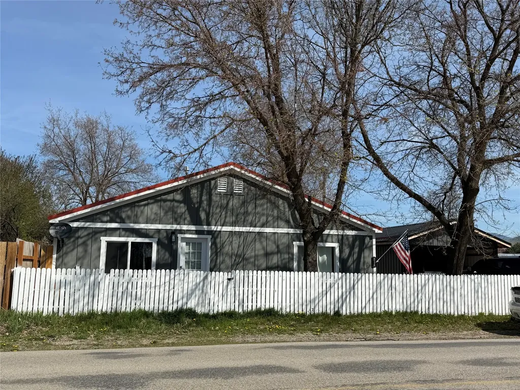 804 S 5th Avenue Plains MT 59859
