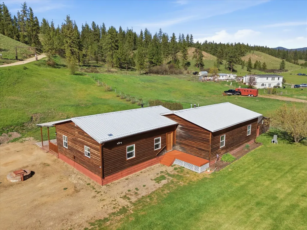 17190 Calamity Lane Huson MT 59846