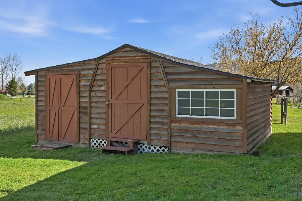 17190 Calamity Lane Huson MT 59846
