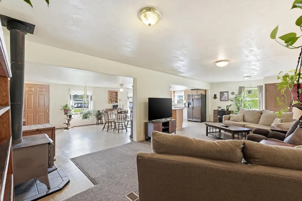 17190 Calamity Lane Huson MT 59846