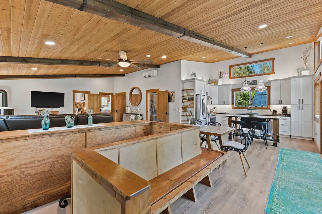 17562 W Swan Shores Road Bigfork MT 59911